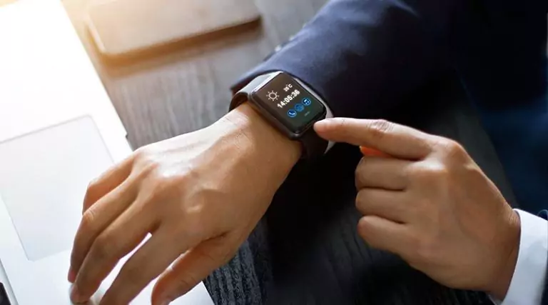 Smart Wearables: From Fitness Tracking to Advanced Health Monitoring Smart Wearables