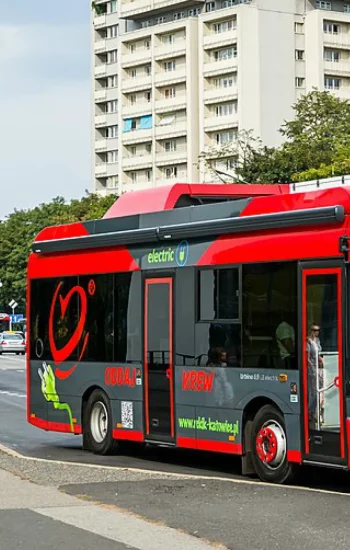 Electric-bus-Katowice-cropped